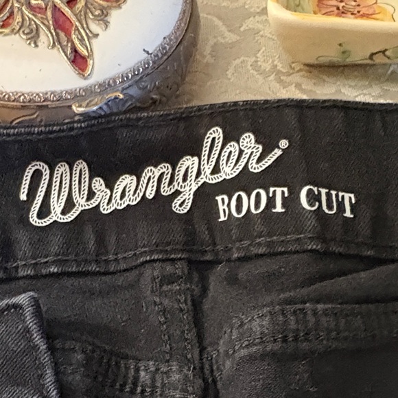 Wrangler Women's Classic Black Boot Cut Jeans - Picture 4 of 5